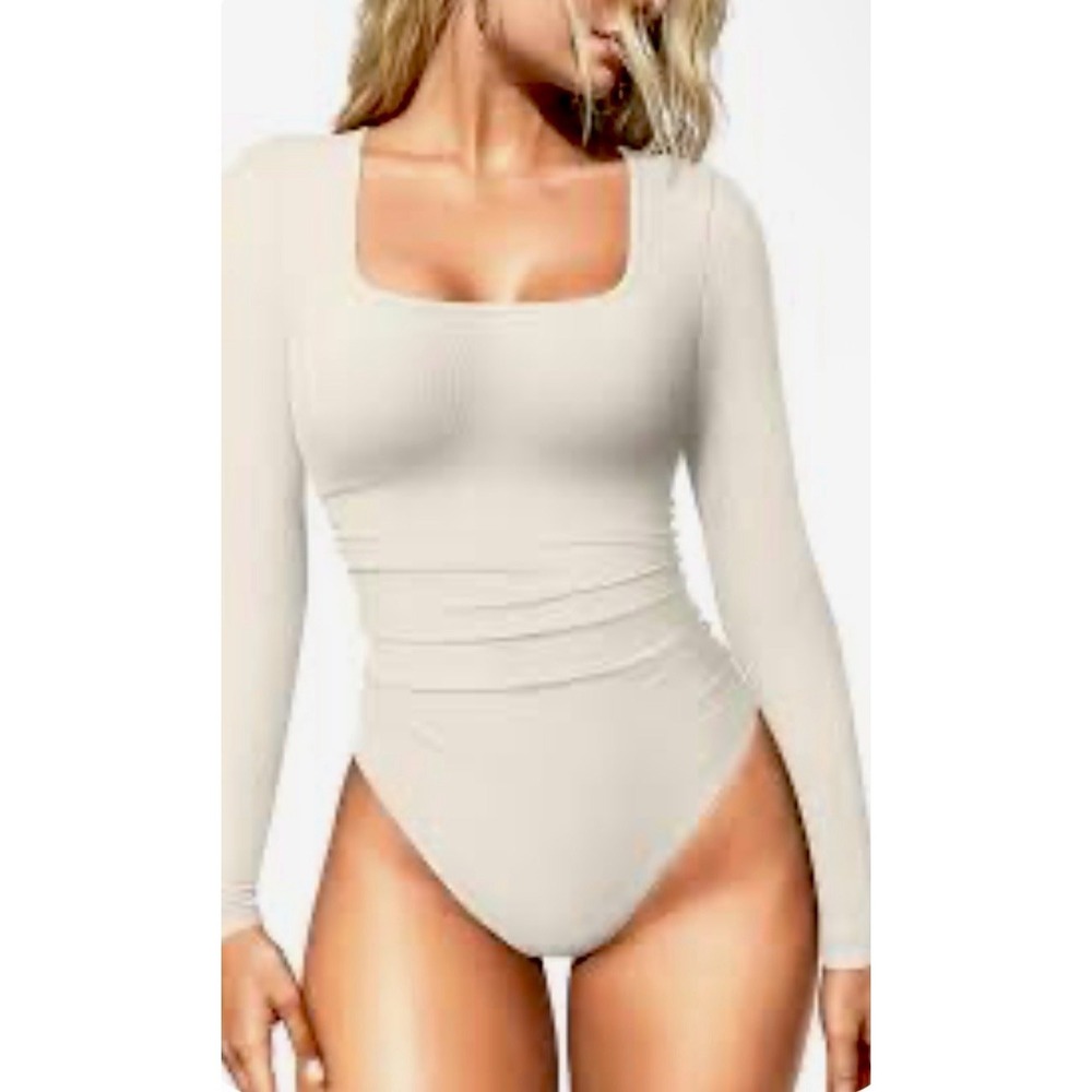 OQQ Bodysuit Cream Ivory Micro Rib Long Sleeve‎ Women's Size M Cinched Hipster
